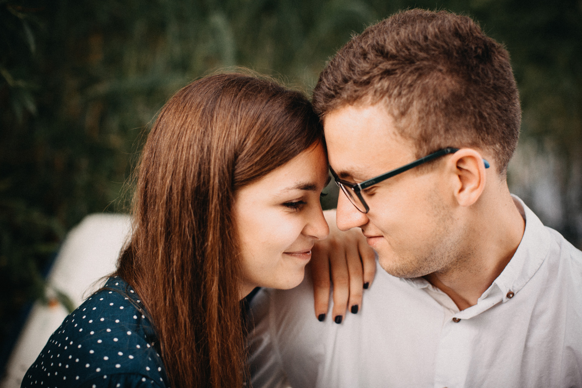 fotografia narzeczeńska nad jeziorem