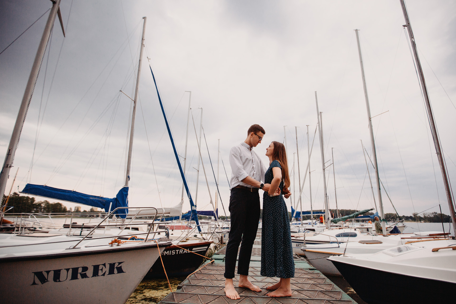 fotografia narzeczeńska nad jeziorem