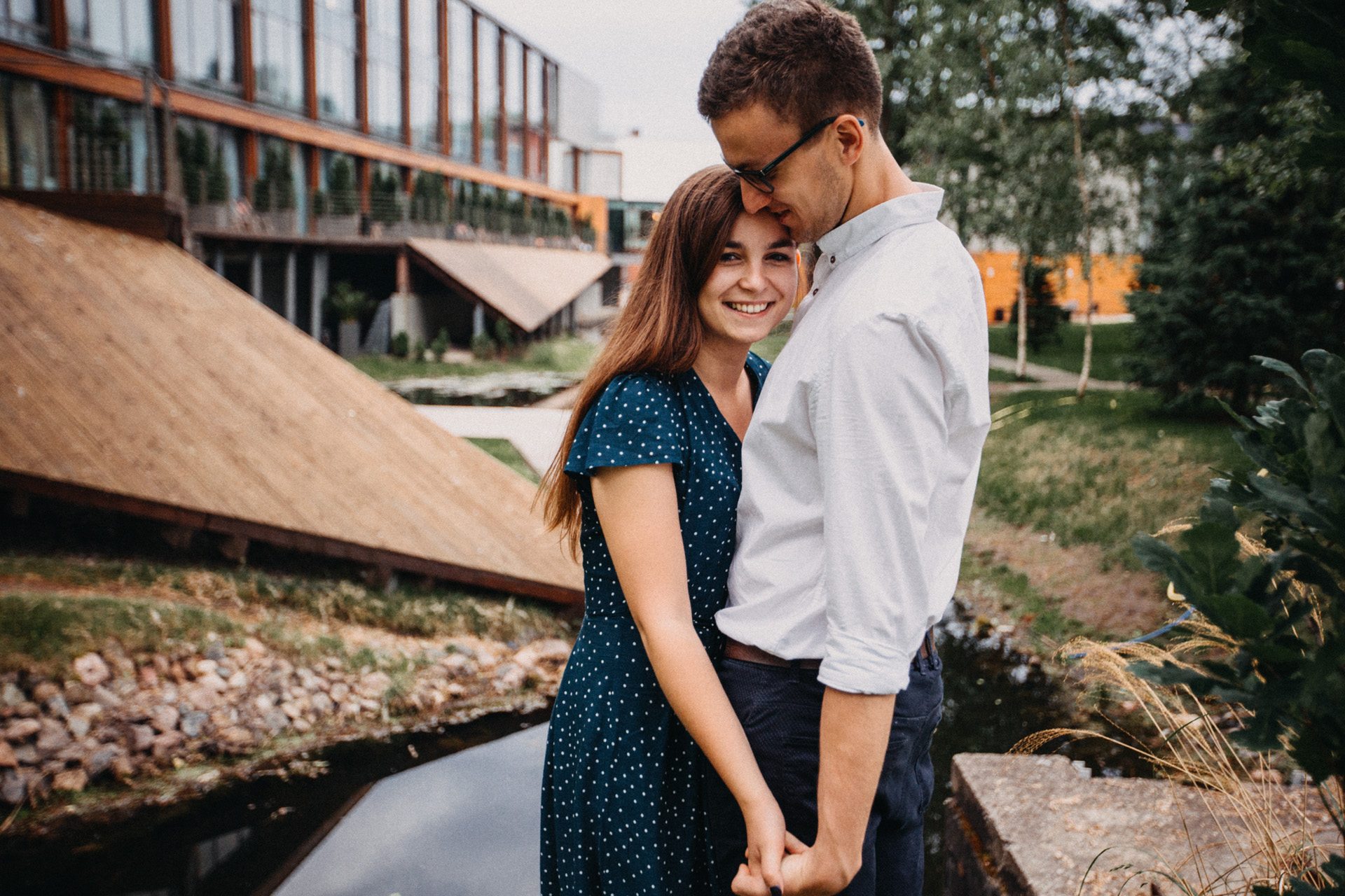 fotografia narzeczeńska nad jeziorem