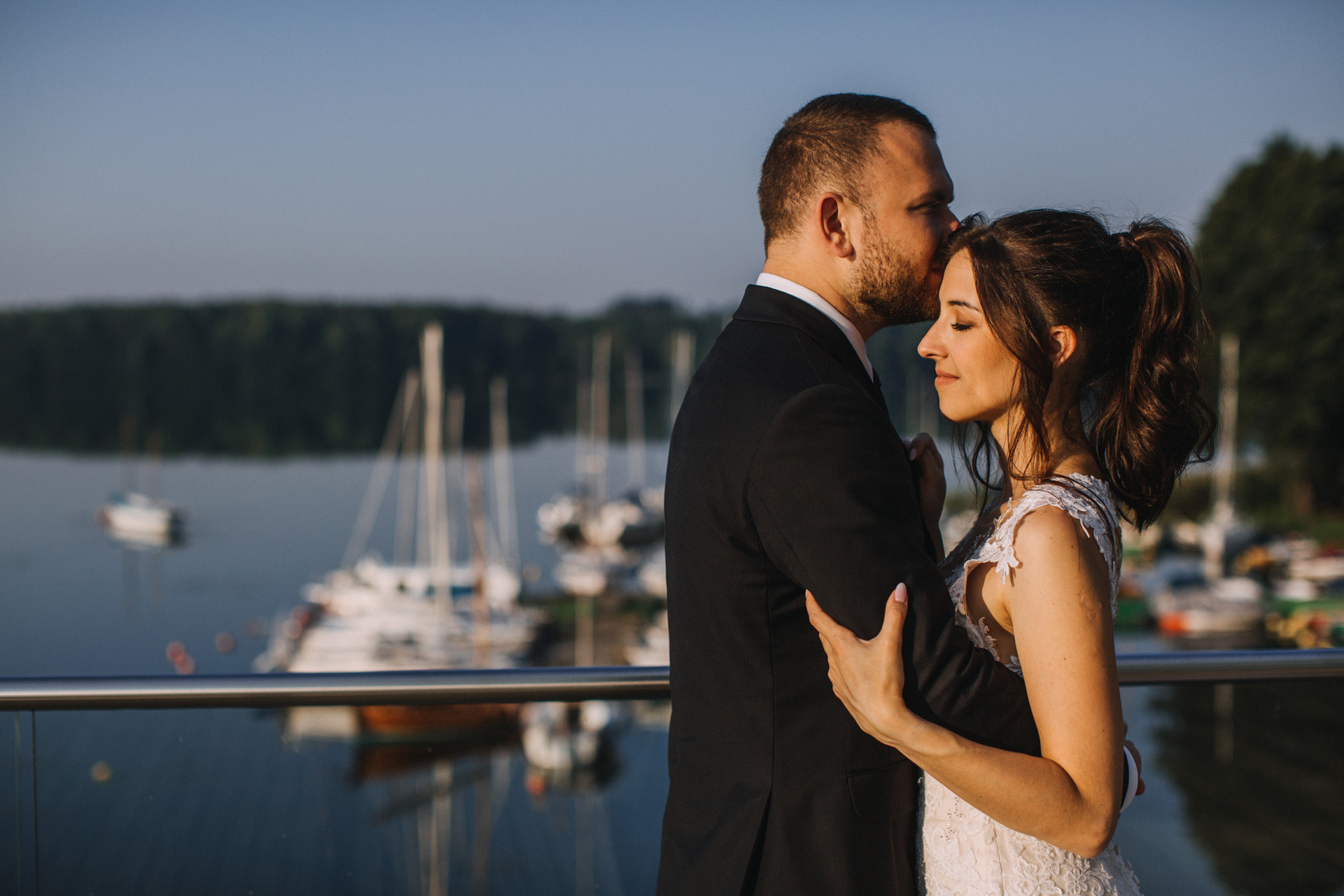 fotografia ślubna o wschodzie słońca