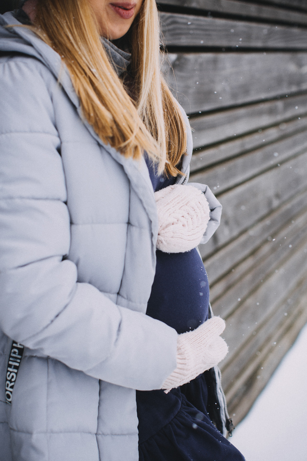 naturalna sesja ciążowa w plenerze