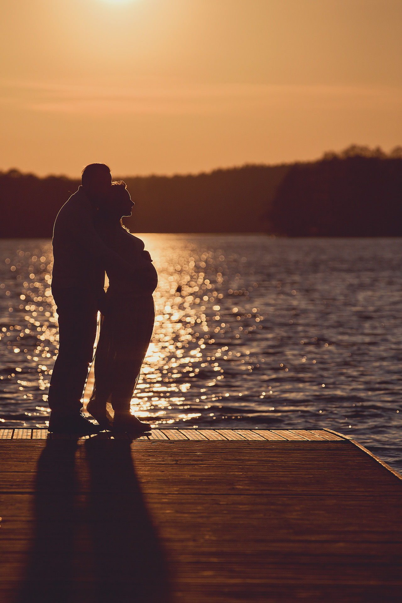 sesja ciążowa nad jeziorem