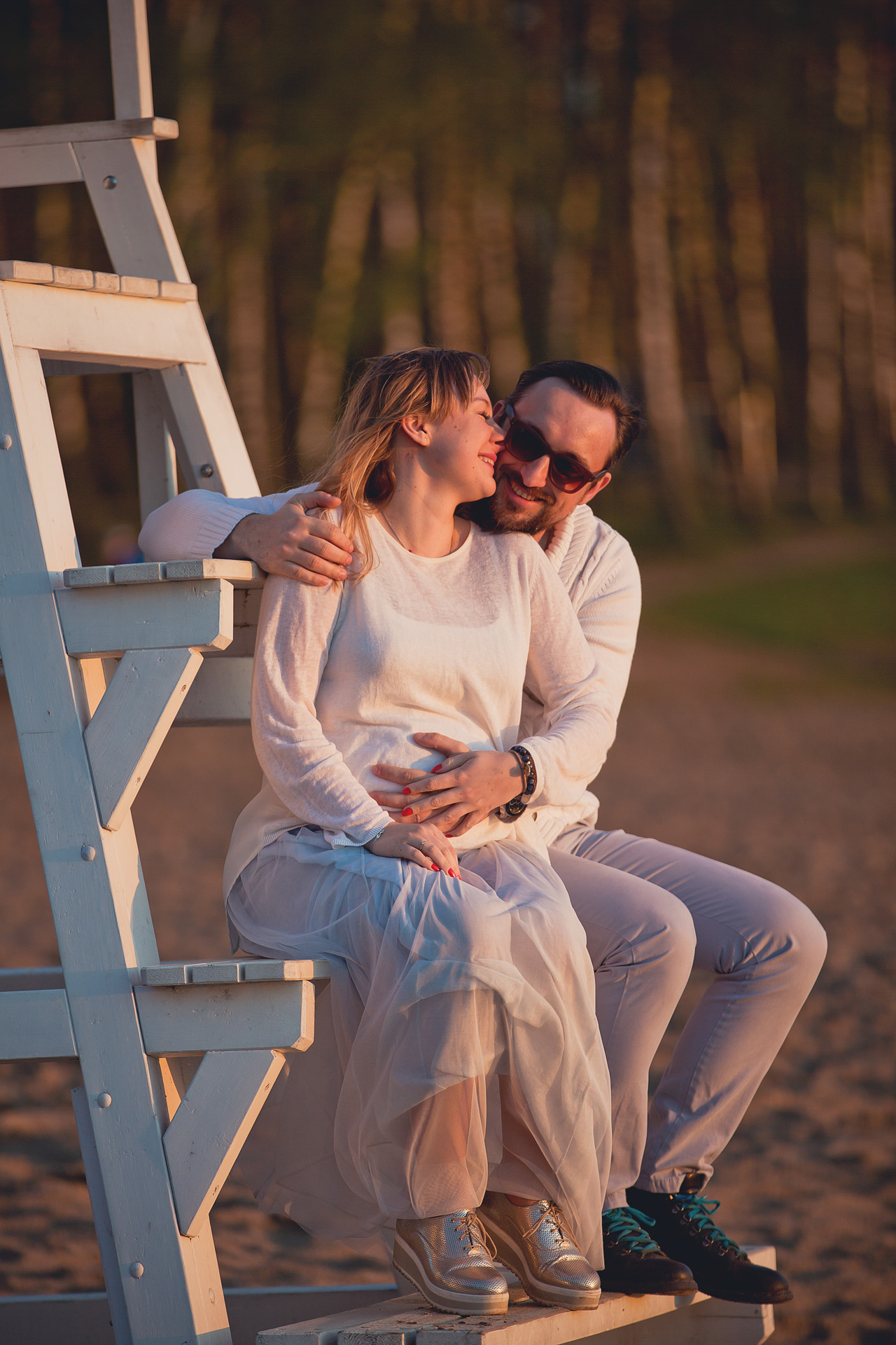 zdjęcia ciążowe przy zachodzie słońca